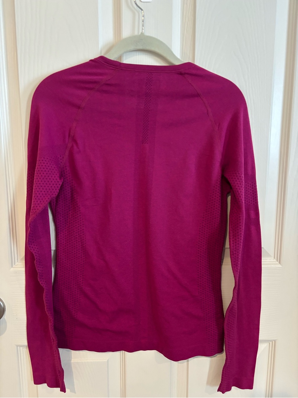 FIGS Limited Edition Salta Seamless Long Sleeve Underscrub Top in Berry Magenta - Picture 5 of 6